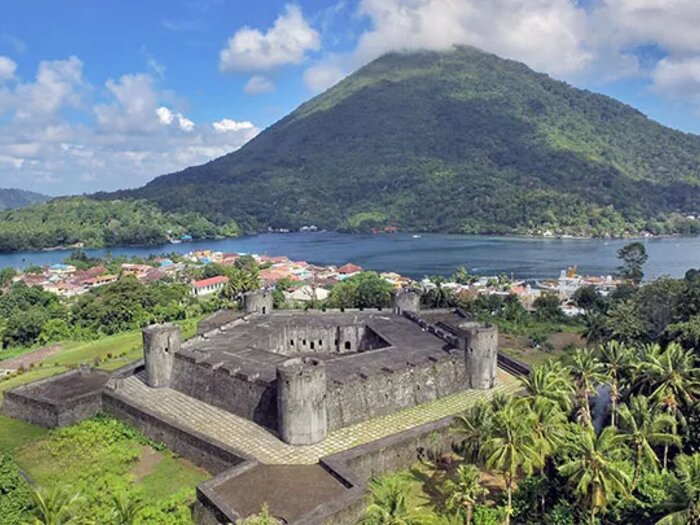Historic Dutch fort at Banda Neira with Gunung Api behind, Banda Islands