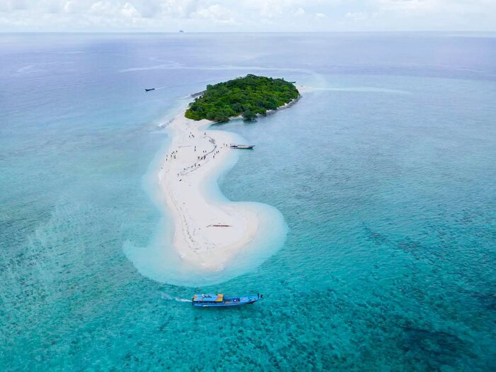 Remote sandbar near Nila, Serua and Manuk, southern Banda Sea